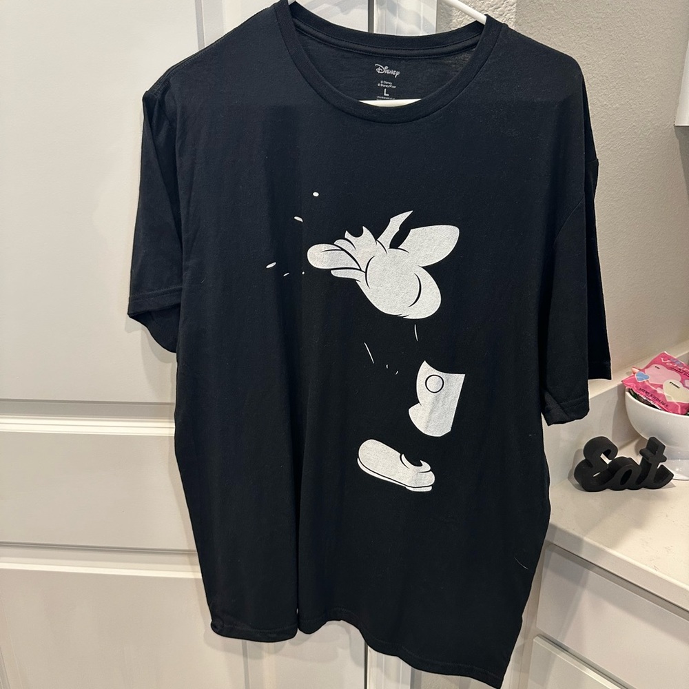 Disney/Mickey Mouse Men’s black/white T, size L.
